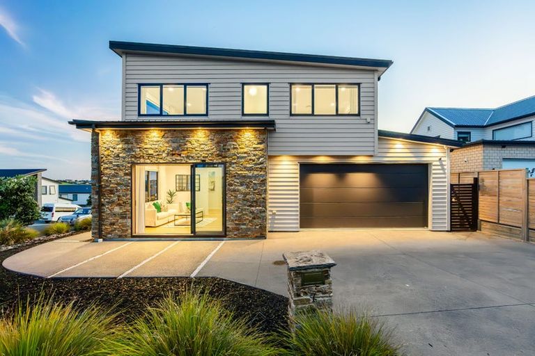 Photo of property in 73 Headsail Drive, Long Bay, Auckland, 0630