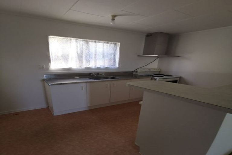 Photo of property in 14 Tamariki Avenue, Kelston, Auckland, 0602