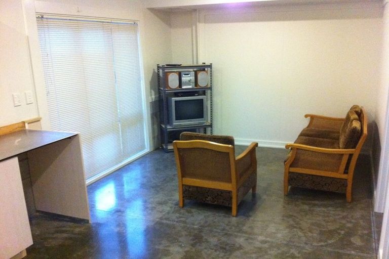 Photo of property in 5 Don Croot Street, Morningside, Auckland, 1021