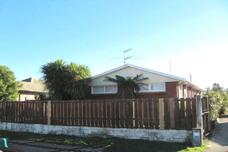 Photo of property in 12 Camelia Place, Islington, Christchurch, 8042