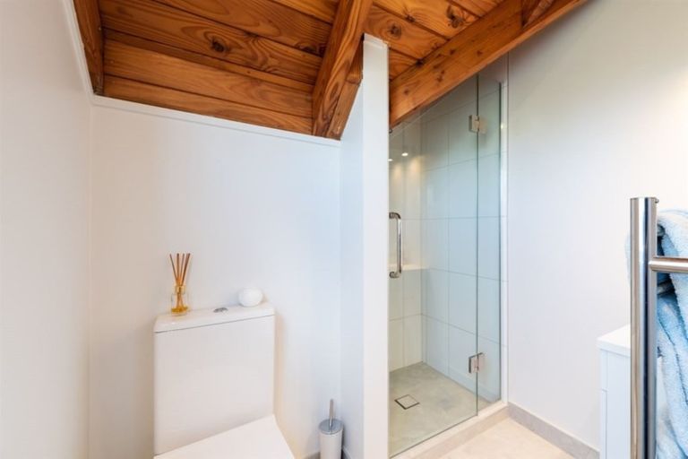 Photo of property in 1/12 Cobblestone Lane, Hillcrest, Auckland, 0627