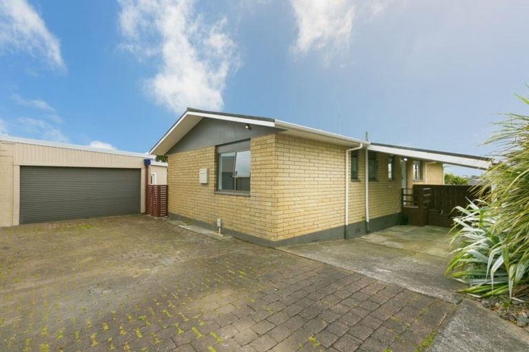 Photo of property in 9b Poplar Grove, Whalers Gate, New Plymouth, 4310