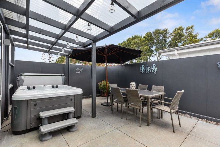 Photo of property in 15 Lennon Way, Papamoa Beach, Papamoa, 3118