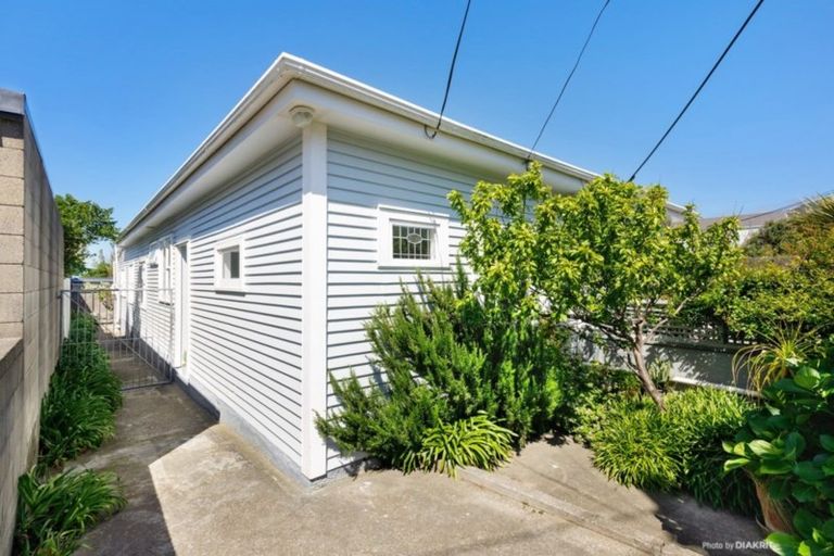 Photo of property in 9 Trent Street, Island Bay, Wellington, 6023