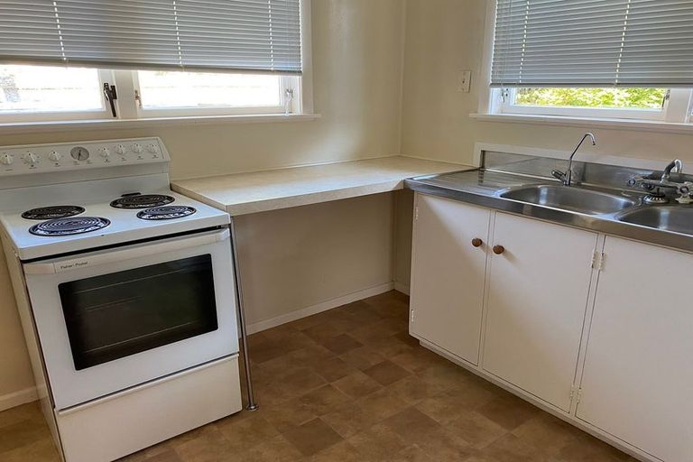 Photo of property in 1/10 Ocean View Road, Northcote, Auckland, 0627