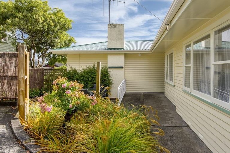 Photo of property in 10 Oriel Place, Tawa, Wellington, 5028