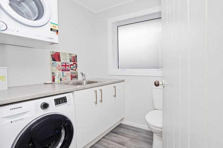 Photo of property in 12 Holloway Street, Waikiwi, Invercargill, 9810