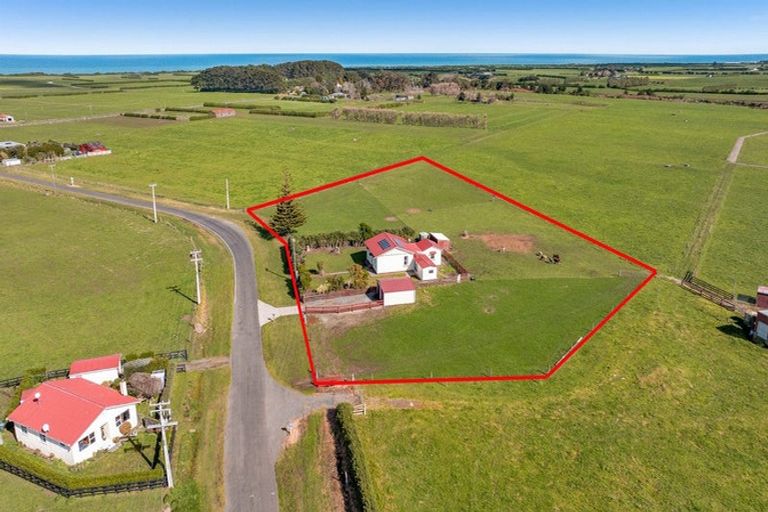 Photo of property in 39 Auroa Road, Otakeho, Hawera, 4678
