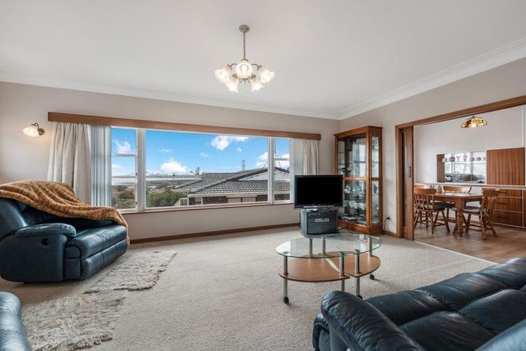 Photo of property in 1a Wakeling Avenue, Te Atatu South, Auckland, 0610