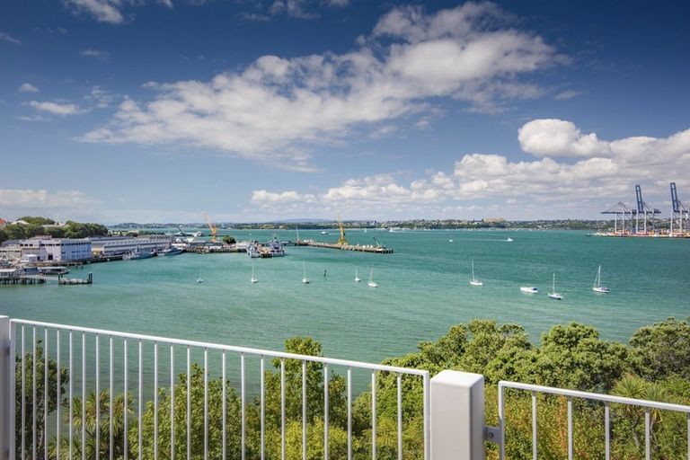 Photo of property in 31a Stanley Point Road, Stanley Point, Auckland, 0624