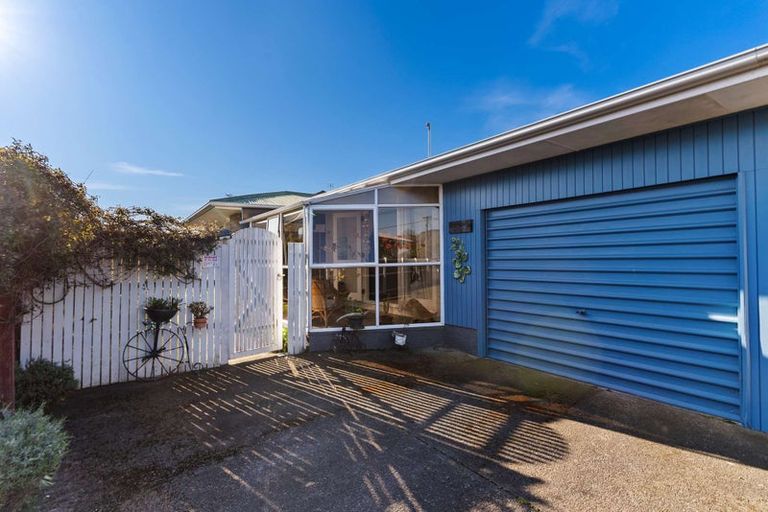 Photo of property in 2/47 Dunn Street, Somerfield, Christchurch, 8024