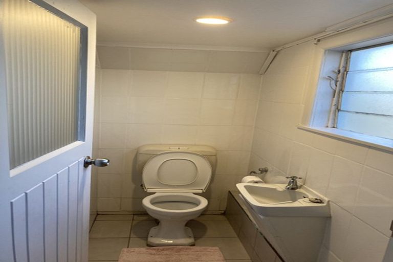 Photo of property in 89 East Coast Road, Castor Bay, Auckland, 0620