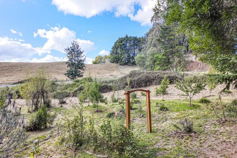 Photo of property in 2553 Taihape Road, Sherenden, Hastings, 4179