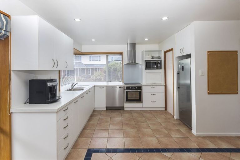 Photo of property in 16 Huntingdon Place, Avonhead, Christchurch, 8042