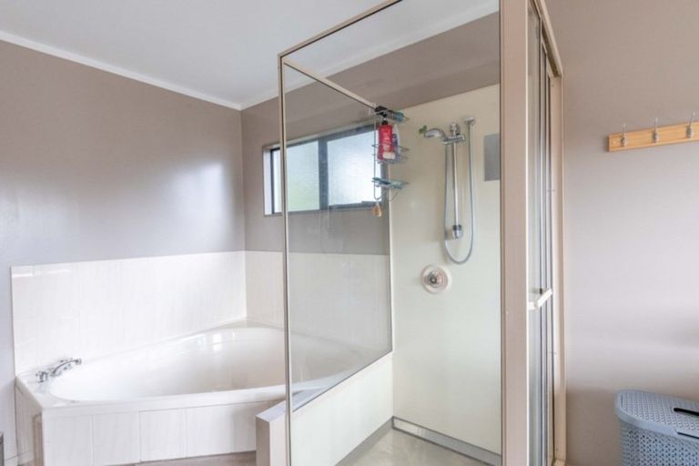 Photo of property in 2/18 Sailmaker Close, Whitby, Porirua, 5024