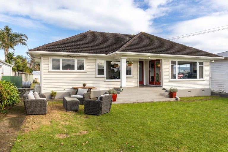Photo of property in 120 Cutfield Road, Westown, New Plymouth, 4310