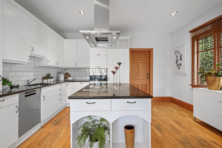 Photo of property in 1 Bradnor Road, Fendalton, Christchurch, 8052