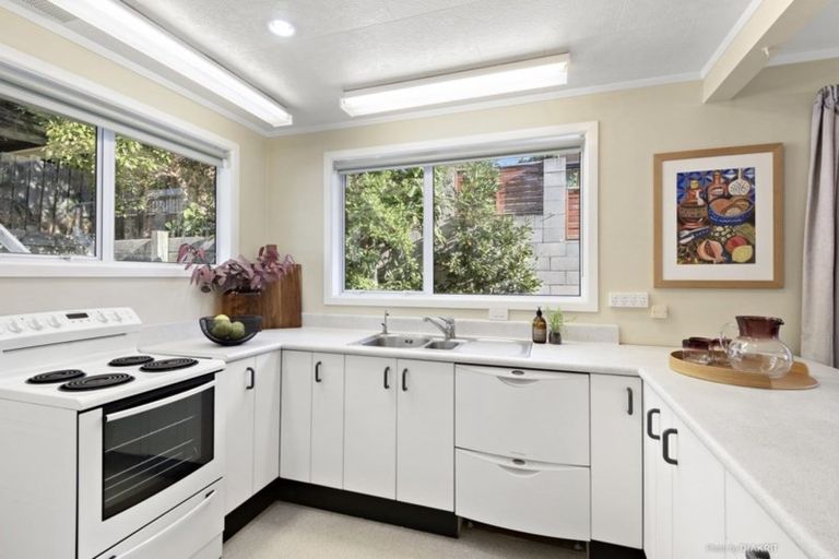 Photo of property in 6 Linwood Way, Island Bay, Wellington, 6023