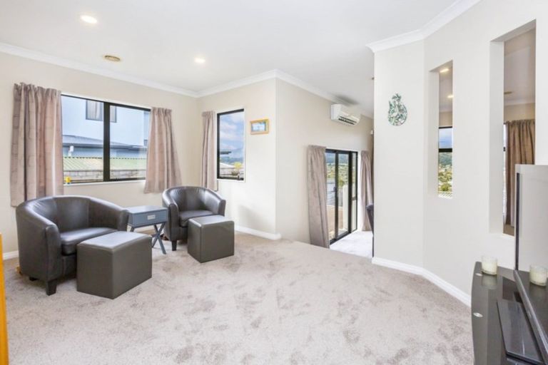 Photo of property in 17 Birkinshaw Grove, Riverstone Terraces, Upper Hutt, 5018