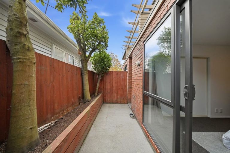 Photo of property in 2/82 Packe Street, Edgeware, Christchurch, 8013