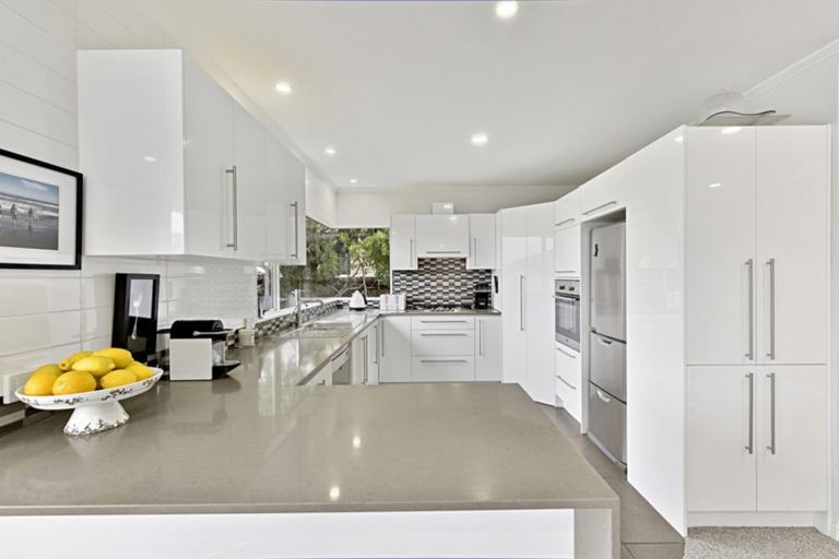 Photo of property in 10 San Lorenzo Rise, Henderson, Auckland, 0612