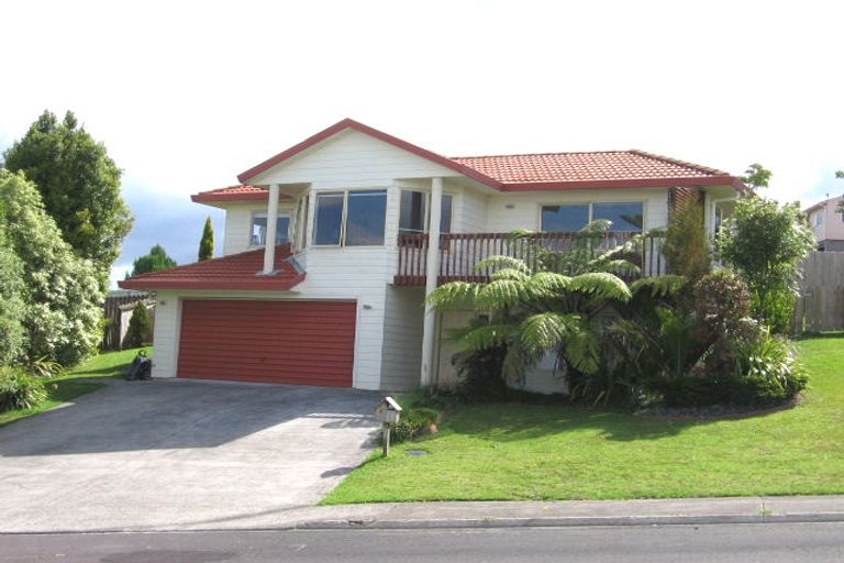 Photo of property in 10 Garcia Place, West Harbour, Auckland, 0618
