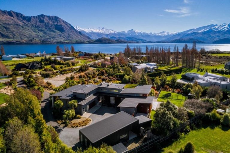 Photo of property in 16 Waimana Place, Wanaka, 9305