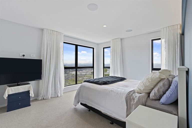 Photo of property in 15 Parkridge Place, Mount Pleasant, Christchurch, 8081