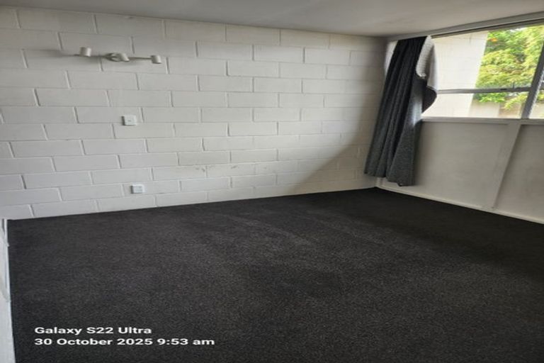 Photo of property in 2/52 Glen Road, Ranui, Auckland, 0612