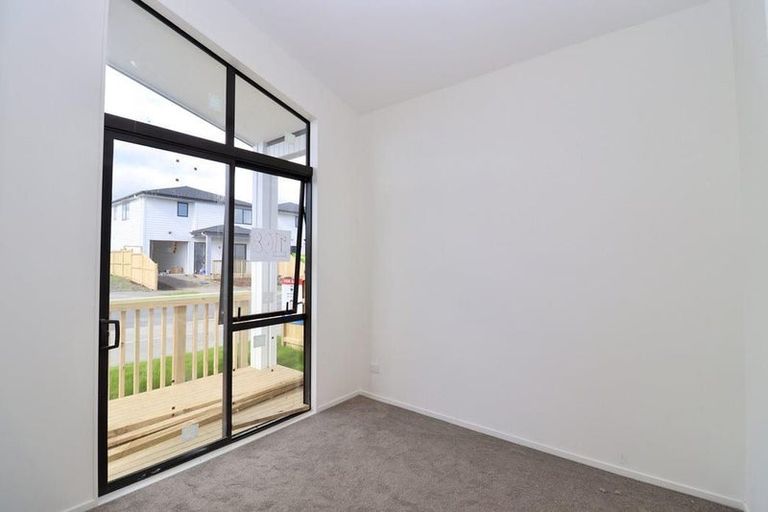 Photo of property in 6 Woven Place, Karaka, Papakura, 2113