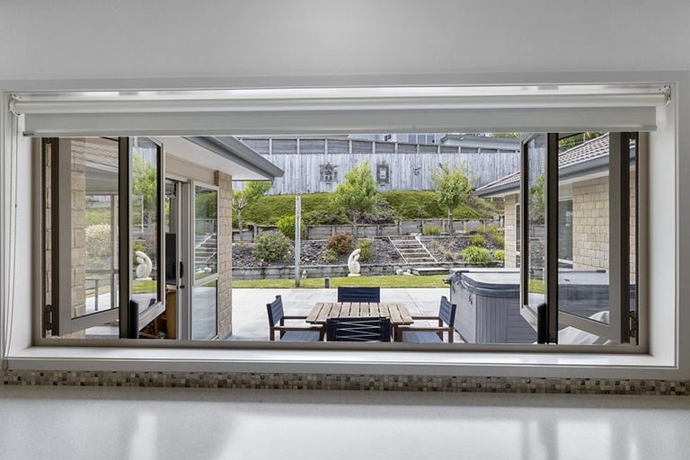 Photo of property in 27 Redwood Crescent, Hurdon, New Plymouth, 4310