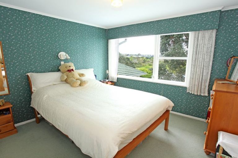 Photo of property in 40 Gill Avenue, Te Atatu Peninsula, Auckland, 0610