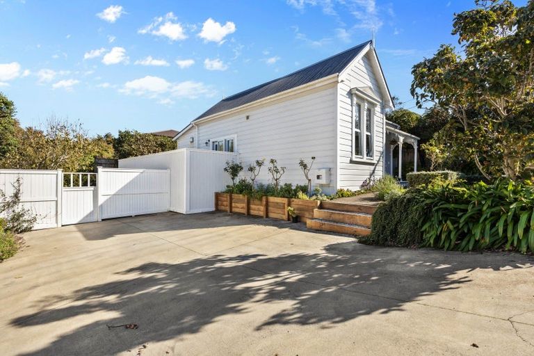 Photo of property in 36 Belt Road, Moturoa, New Plymouth, 4310
