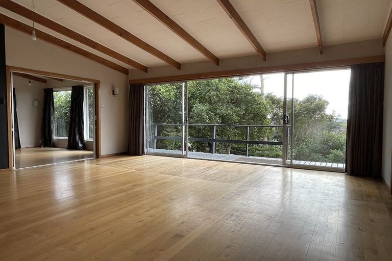 Photo of property in 295 Glenfield Road, Glenfield, Auckland, 0629