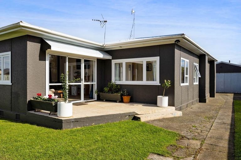 Photo of property in 464 South Road, Omata, New Plymouth, 4374