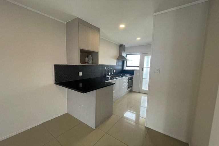 Photo of property in 2/9 Norman Spencer Drive, Papatoetoe, Auckland, 2104