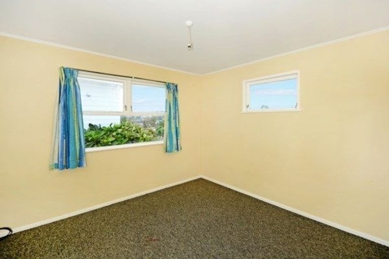 Photo of property in 73 Fairclough Road, Beach Haven, Auckland, 0626