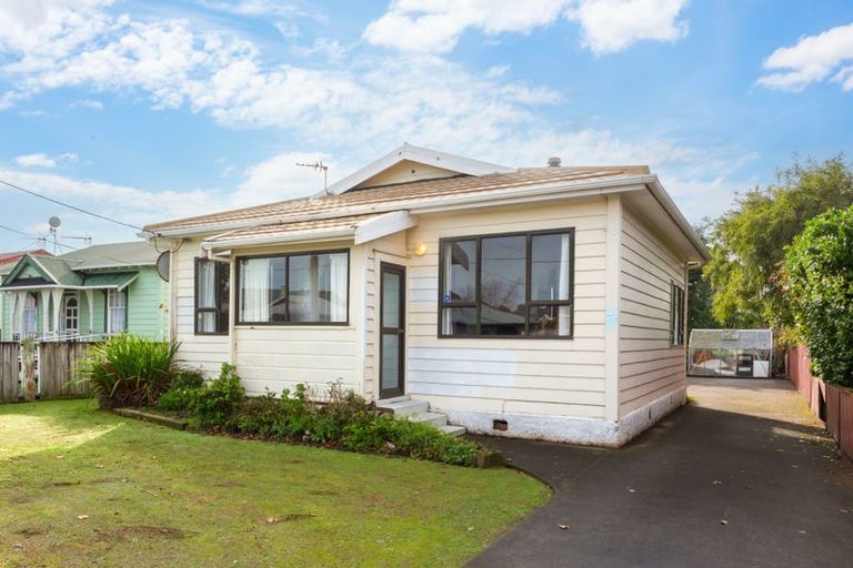Photo of property in 79 Randwick Crescent, Moera, Lower Hutt, 5010