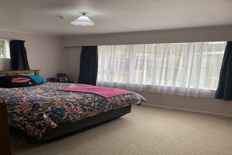 Photo of property in 110 Taylor Terrace, Tawa, Wellington, 5028