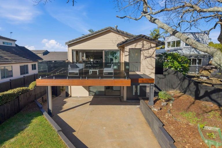 Photo of property in 2/5 View Road, Shelly Park, Auckland, 2014