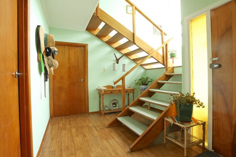 Photo of property in 40 Gill Avenue, Te Atatu Peninsula, Auckland, 0610