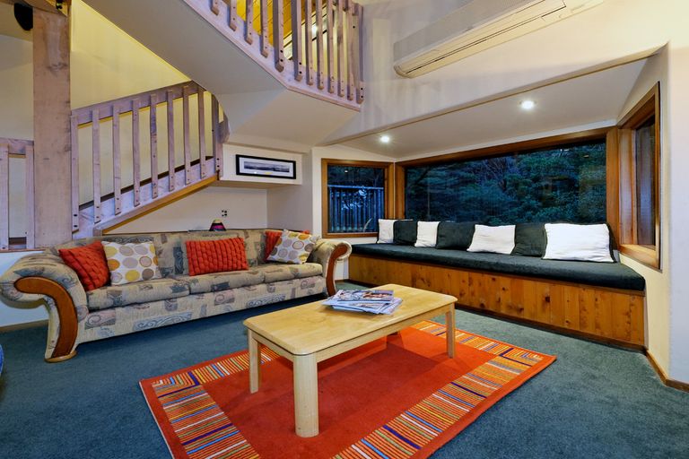 Photo of property in 11e Longfellow Parade, Glen Eden, Auckland, 0604