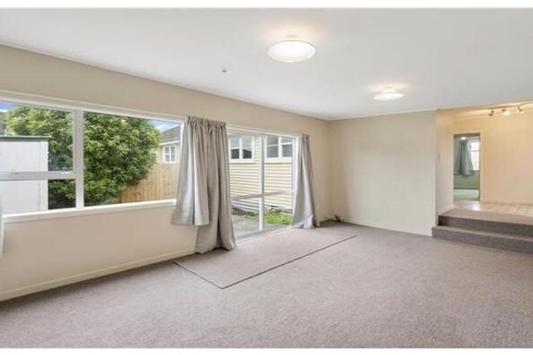Photo of property in 6 Renfrew Street, Upper Riccarton, Christchurch, 8041