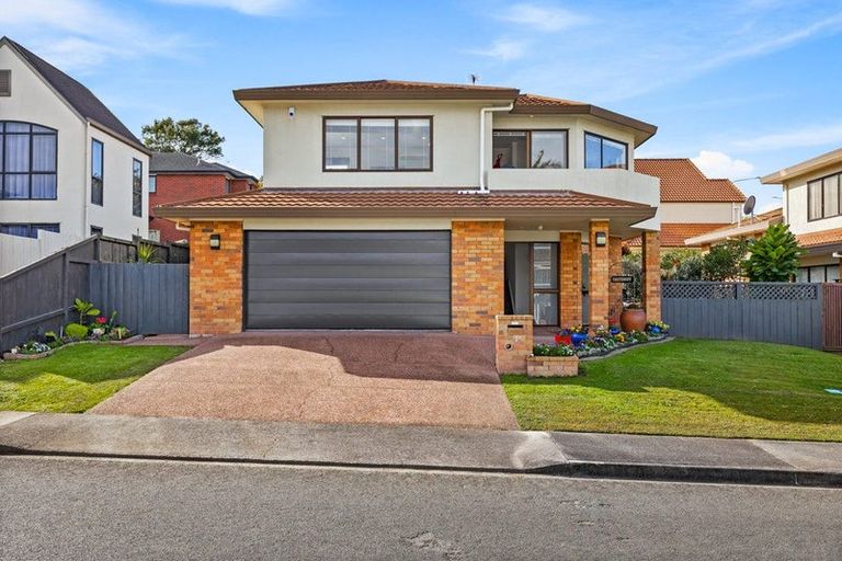 Photo of property in 2/1 Bluefin Way, West Harbour, Auckland, 0618