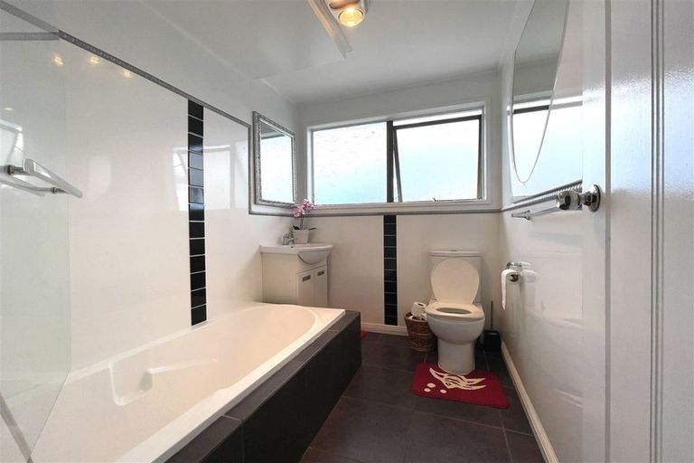 Photo of property in 20 Mcquarrie Avenue, Wattle Downs, Auckland, 2103