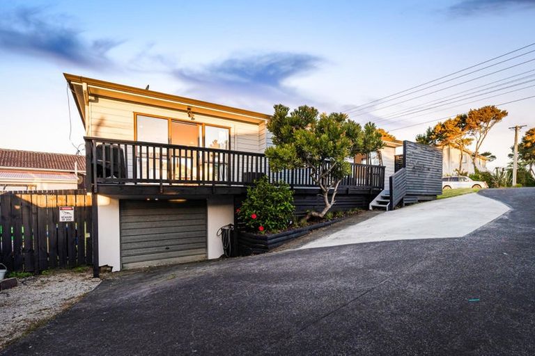 Photo of property in 130 Colwill Road, Massey, Auckland, 0614
