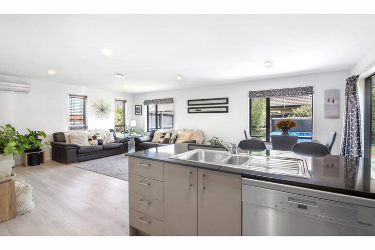 Photo of property in 44 Acacia Avenue, Rangiora, 7400