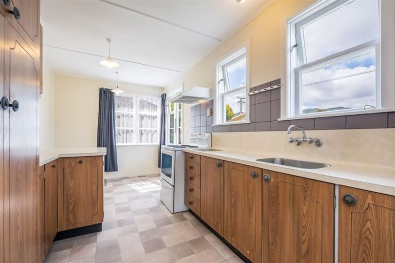 Photo of property in 361 Cambridge Terrace, Naenae, Lower Hutt, 5011