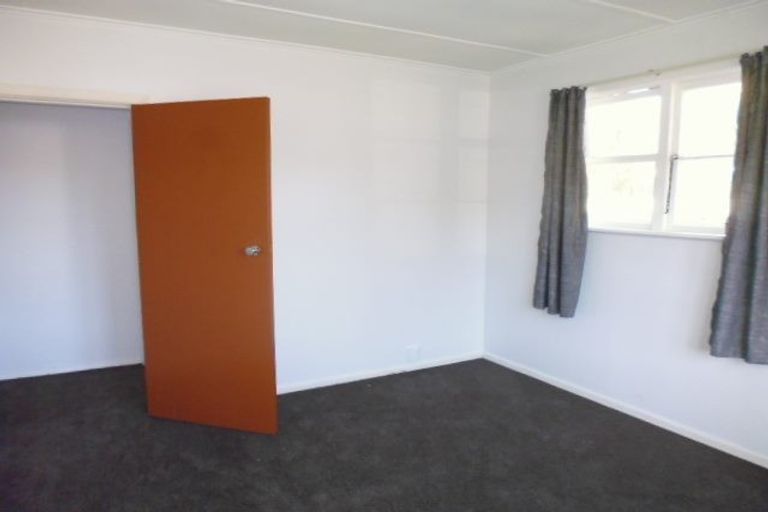 Photo of property in 2 Pringle Street, Taita, Lower Hutt, 5011