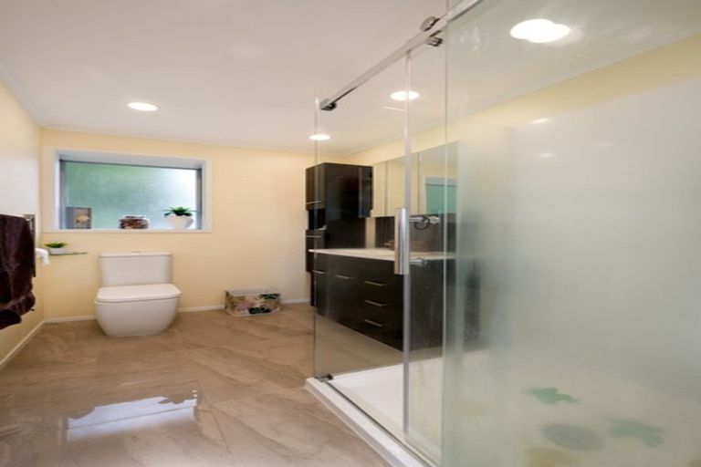 Photo of property in 28 Lewisham Street, Highland Park, Auckland, 2010